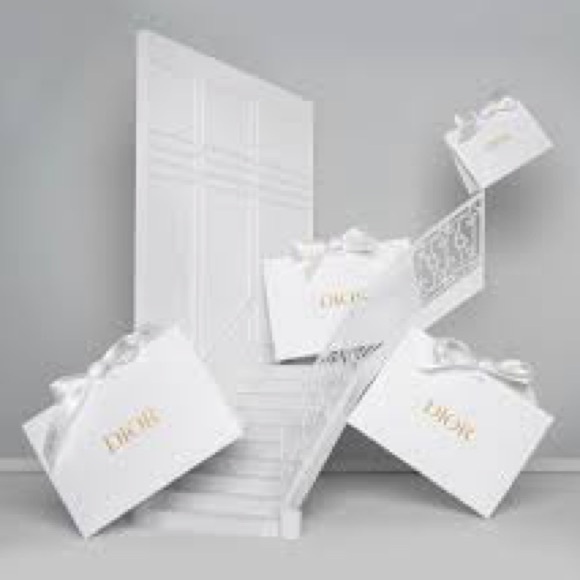 DIOR GIFTING CLUTCH (white w/ribbon) Size 8 x 5.5 x 3 (***ALL NEW***) - Picture 11 of 11